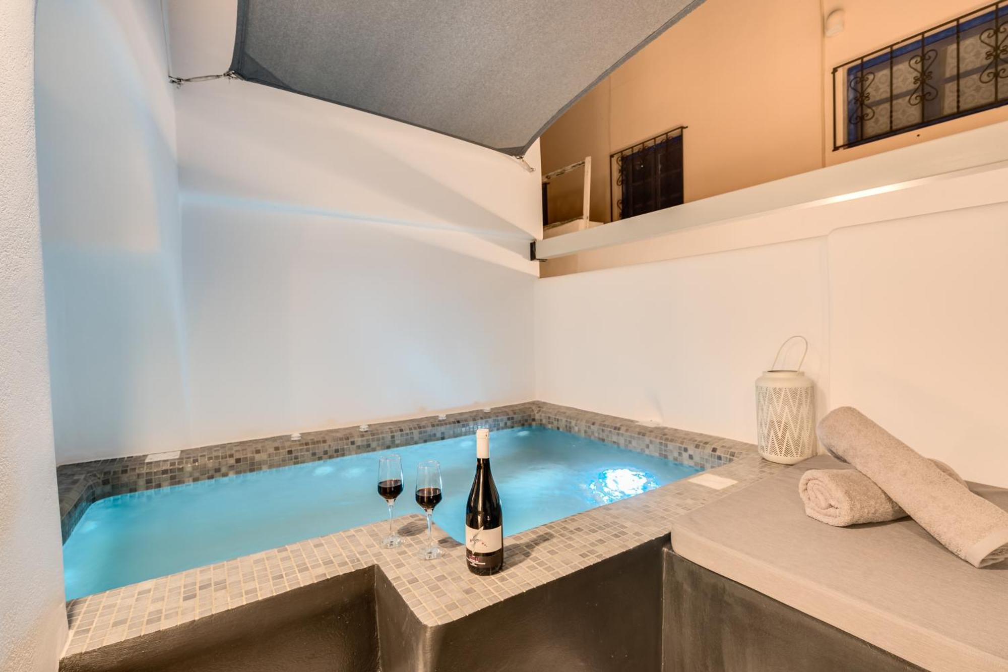 Tiara Suites Santorini 费拉 外观 照片